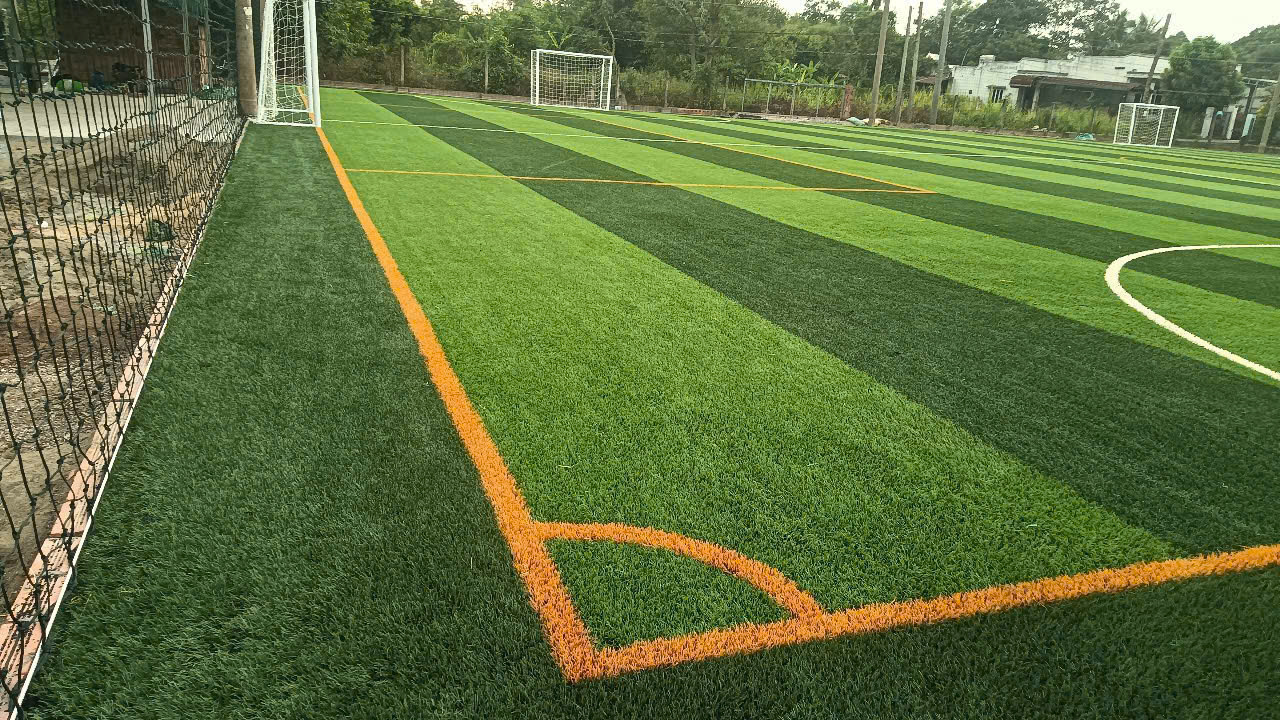Cận cảnh sợi cỏ nhân tạo chất lượng cao