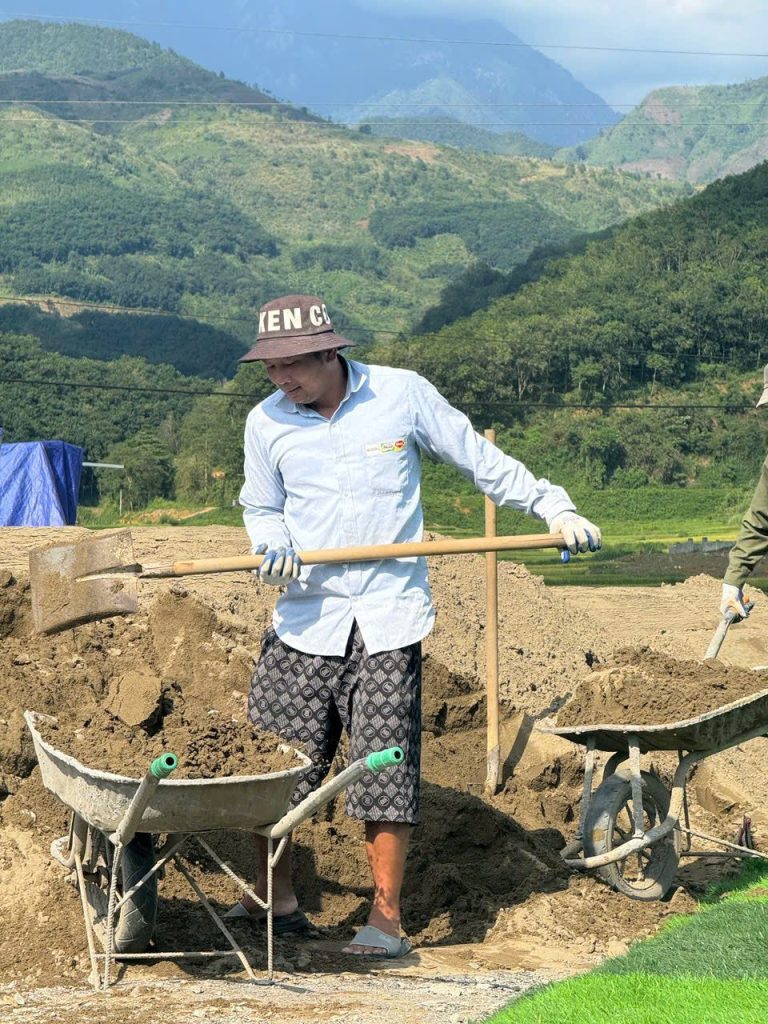 Thi công sân cỏ nhân tạo