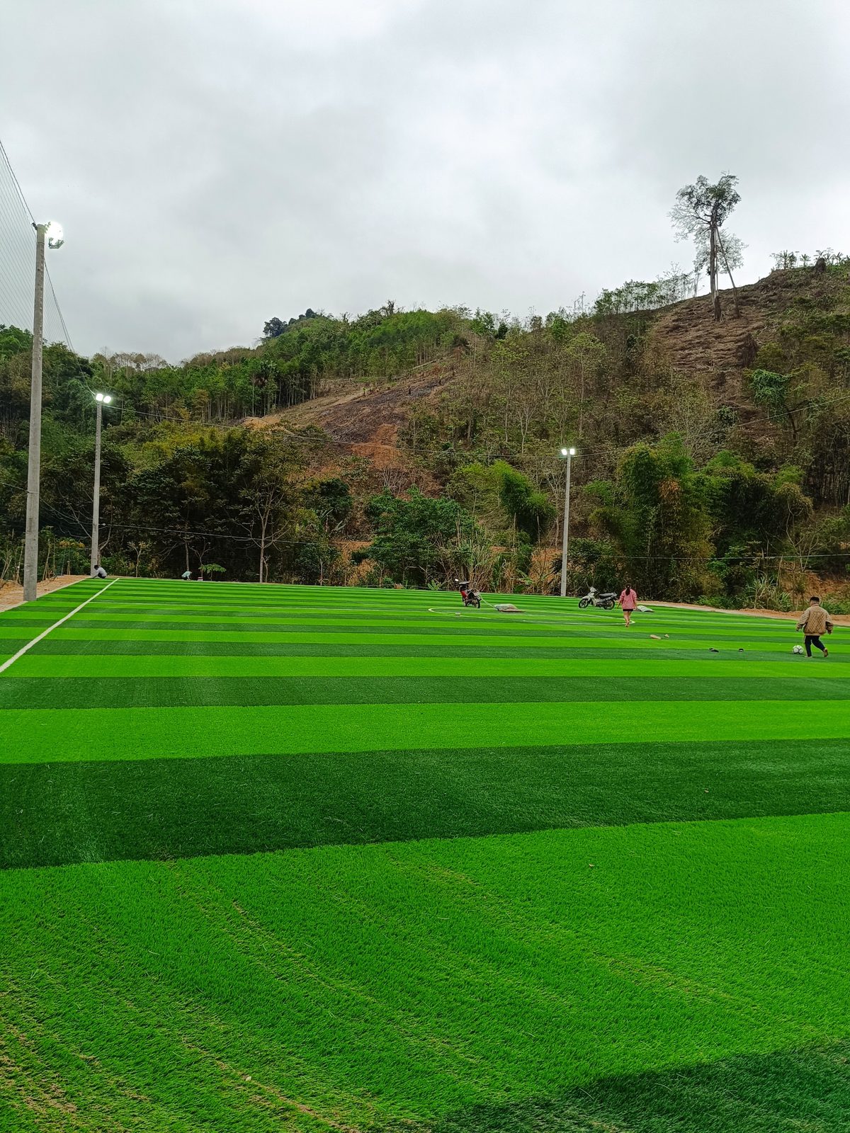 Sân Thiết Vương Tuyên Quang – sân cỏ nhân tạo do đội ngũ Nguyễn Đức Toàn thi công
